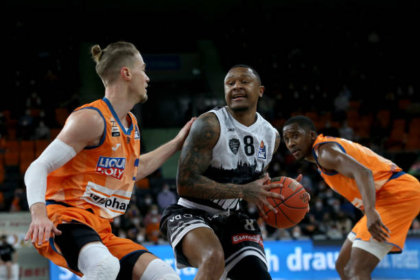 纪律和尊重 纪律和尊重